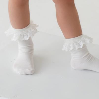 Picture of Daga Girls Lily Of The Valley Lace Cuff Ankle Socks - White